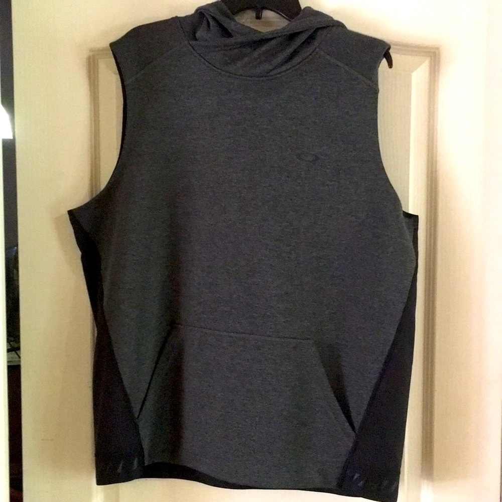 Oakley Men’s Sleeveless Hoodie